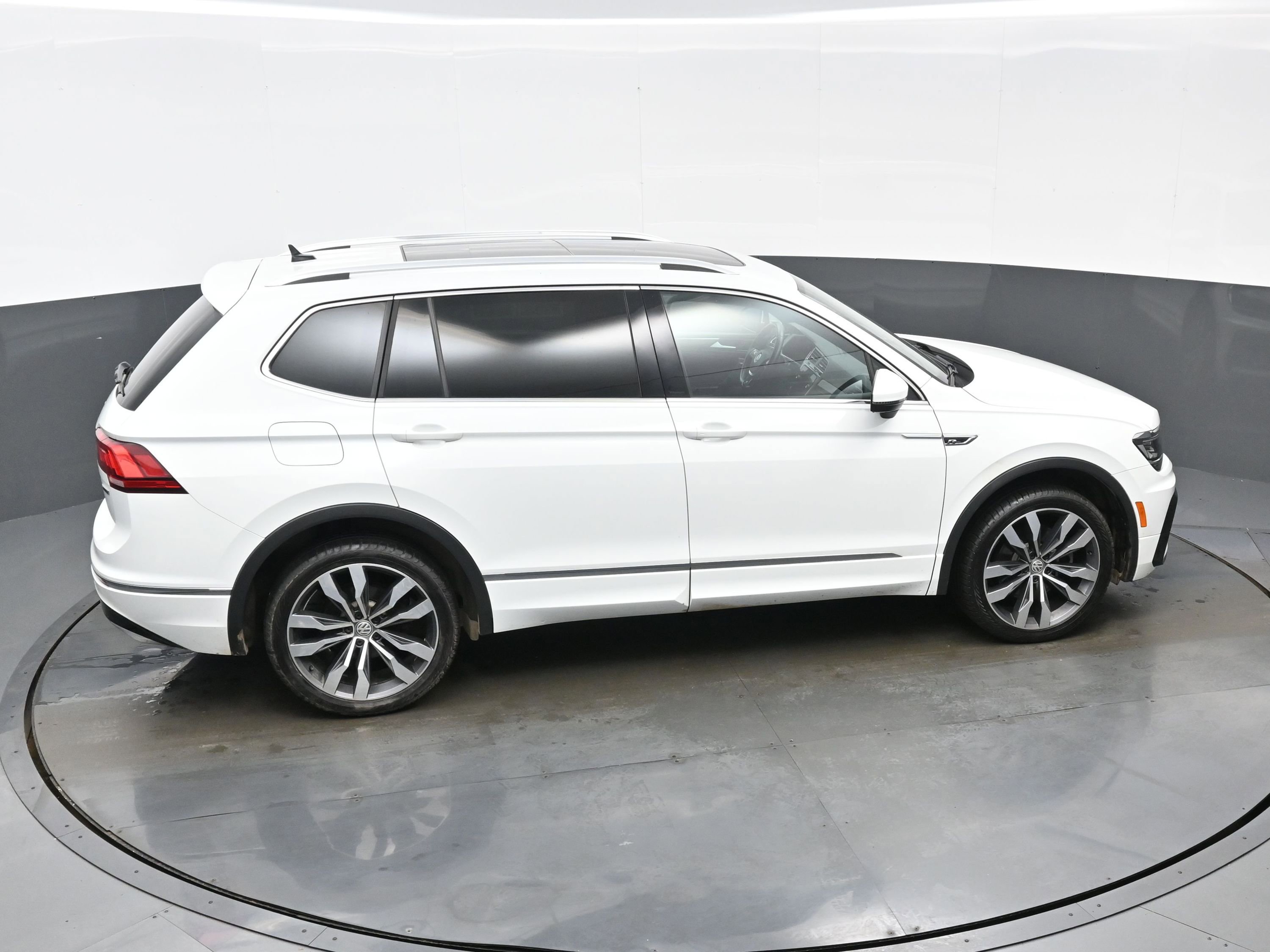 Used 2021 Volkswagen Tiguan SEL Premium R-Line image 40