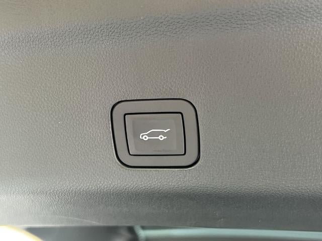 Used 2026 Chevrolet Tahoe High Country AWD/4WD image 23
