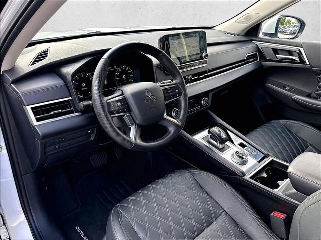 Used 2023 Mitsubishi Outlander SEL FWD image 13