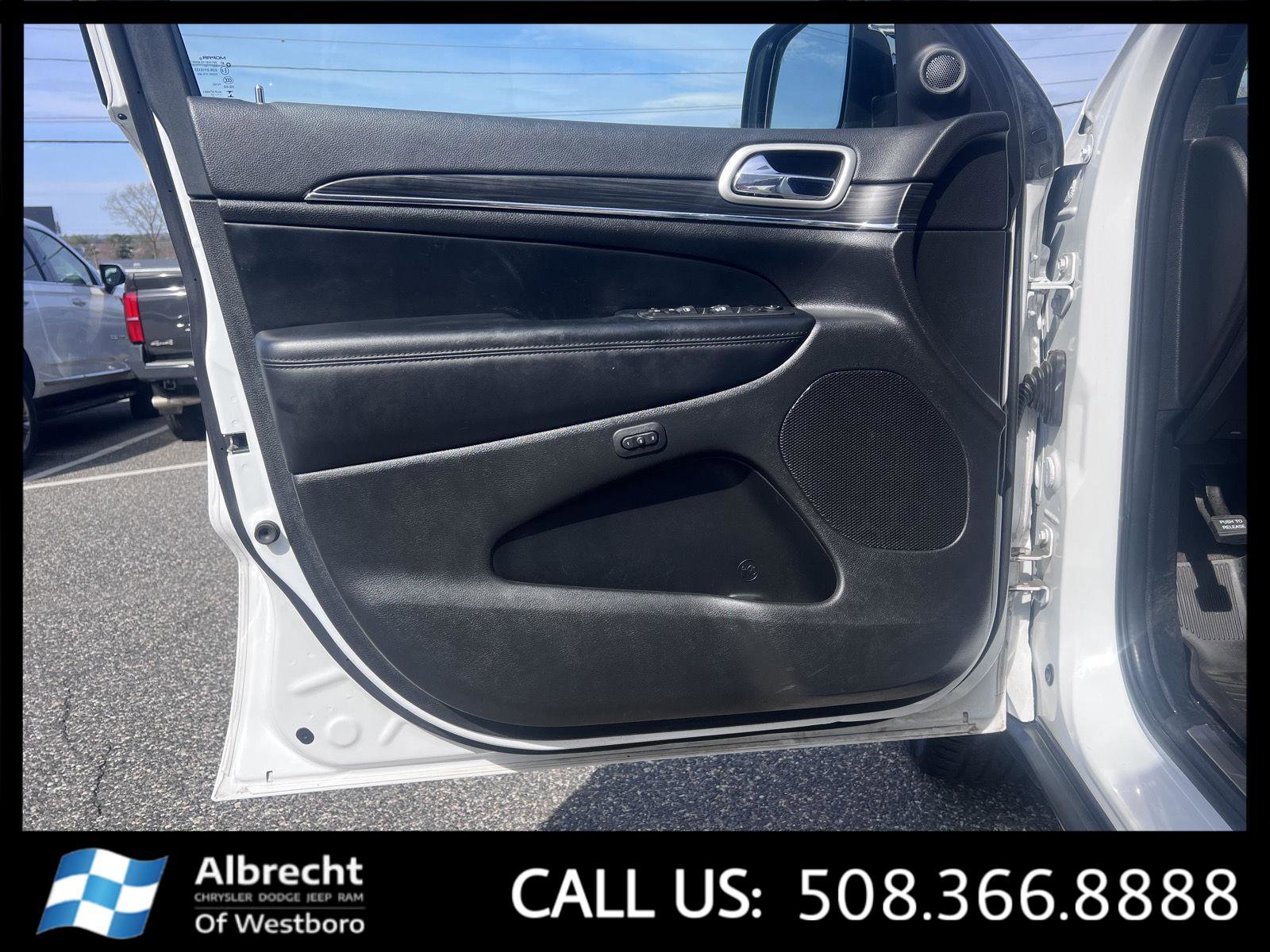 Used 2022 Jeep Grand Cherokee Limited w/ Trailer Tow Group IV image 11