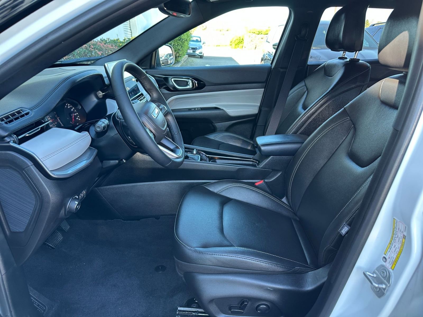 Used 2025 Jeep Compass Limited AWD/4WD image 28