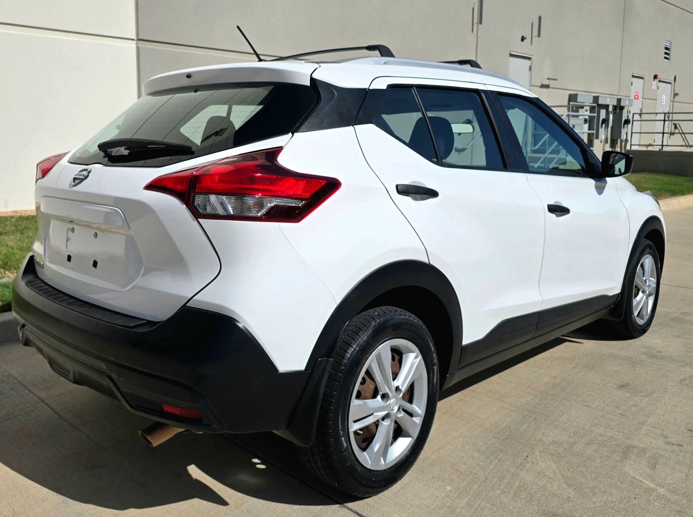 Used 2018 Nissan Kicks S w/ Exterior Package FWD image 7