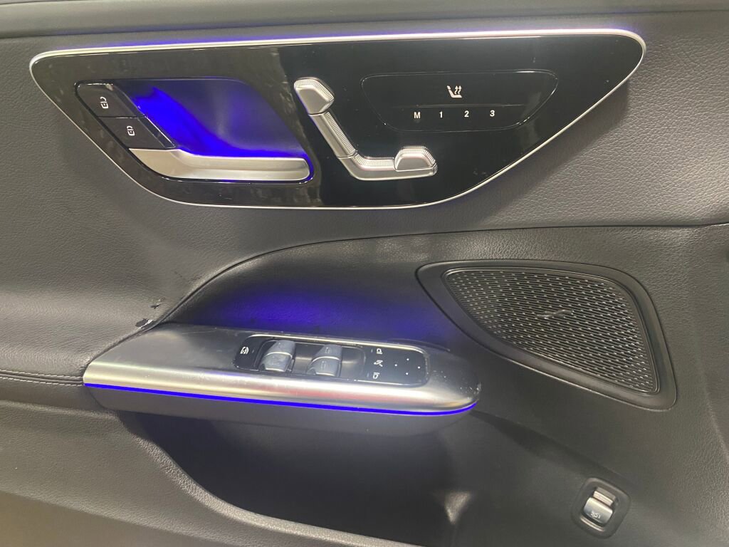 Used 2023 Mercedes-Benz C 300 4MATIC Sedan image 6