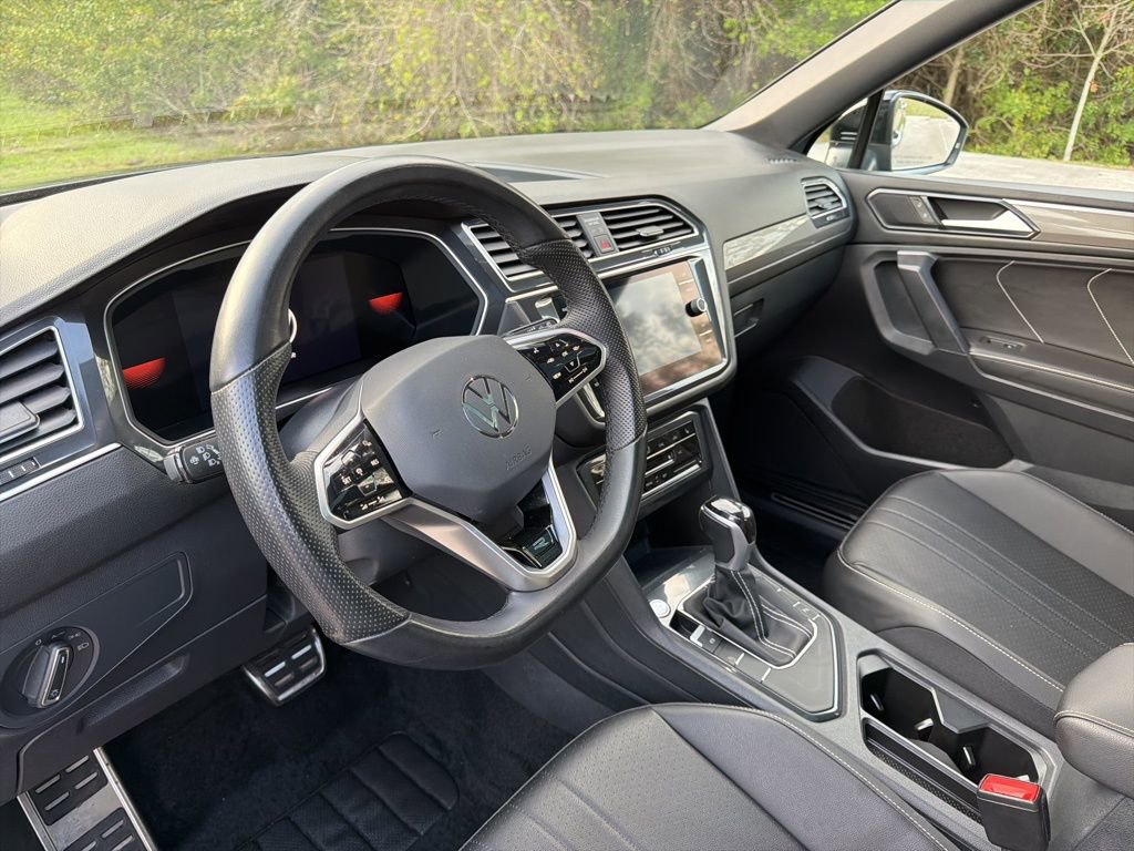 Used 2024 Volkswagen Tiguan SE R-Line image 9