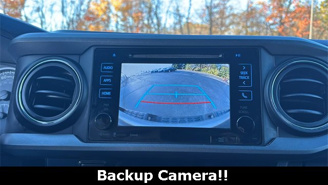 Used 2018 Toyota Tacoma TRD Sport image 3