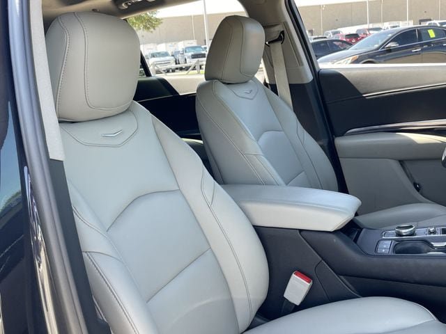 Used 2023 Cadillac XT4 Luxury w/ Cold Weather Package FWD image 27