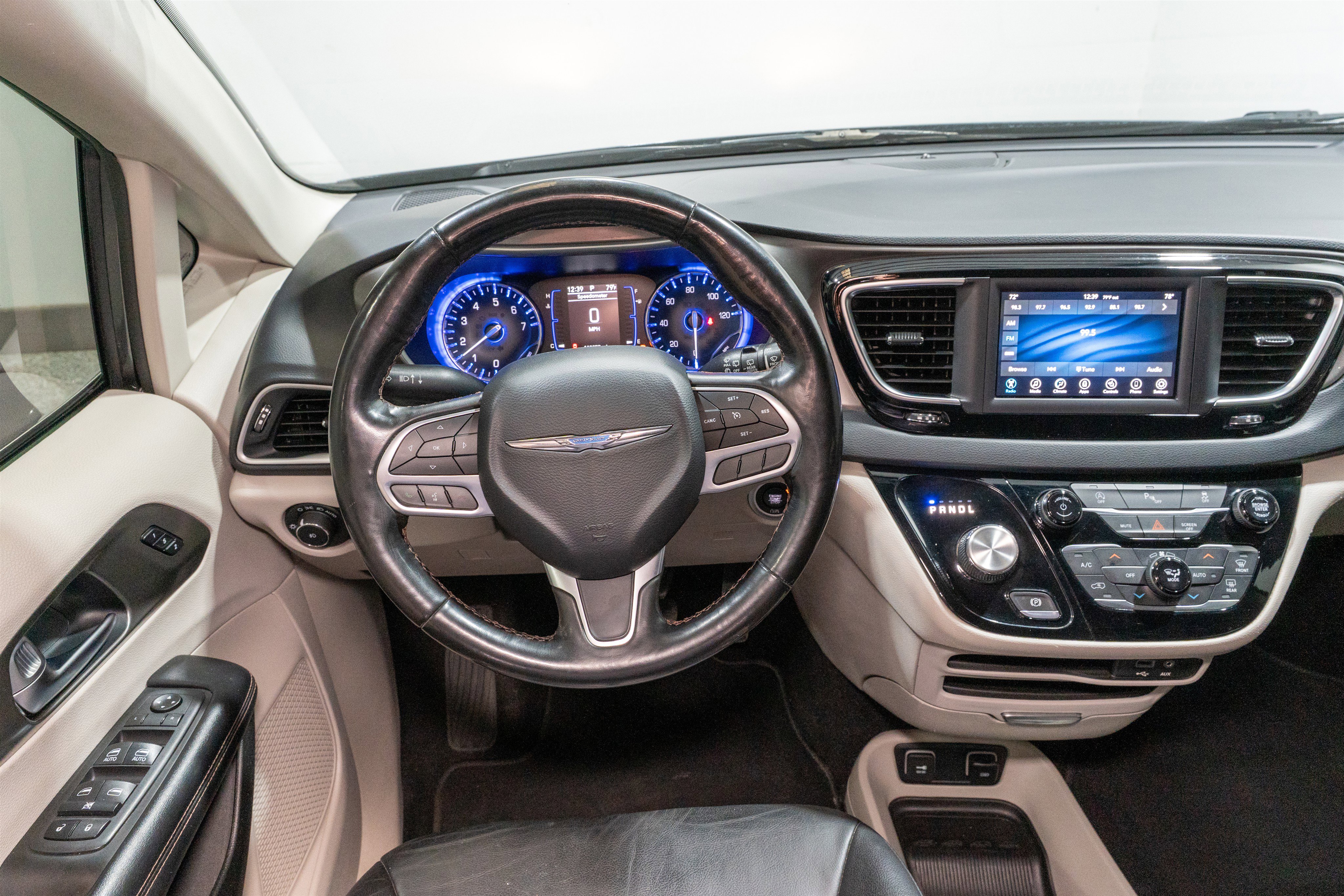 Used 2020 Chrysler Pacifica Touring-L image 9