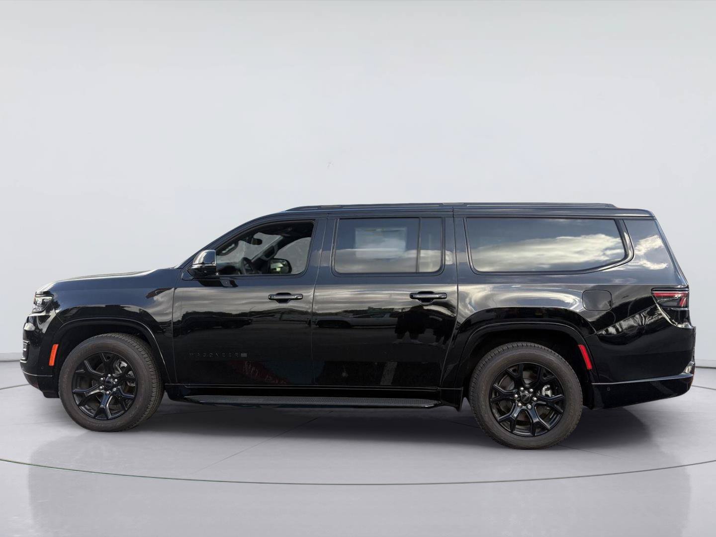 New 2025 Jeep Wagoneer L Series II w/ Convenience Group I AWD/4WD image 2