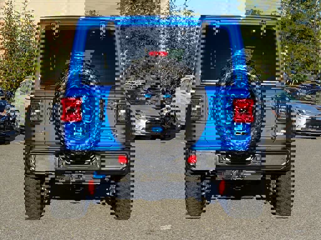 Used 2024 Jeep Wrangler Unlimited image 4