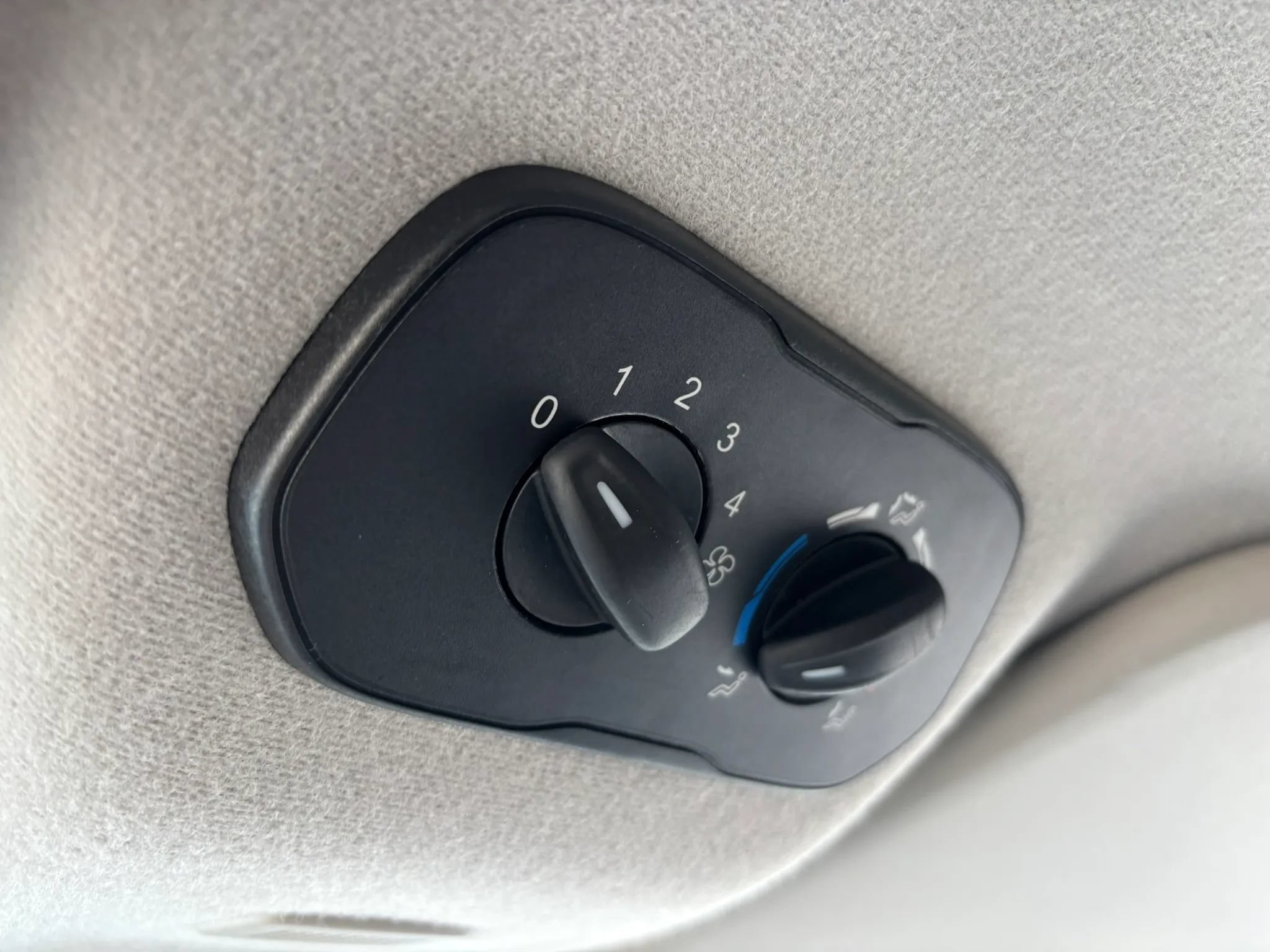 Used 2018 Ford Transit 150 XL RWD image 28