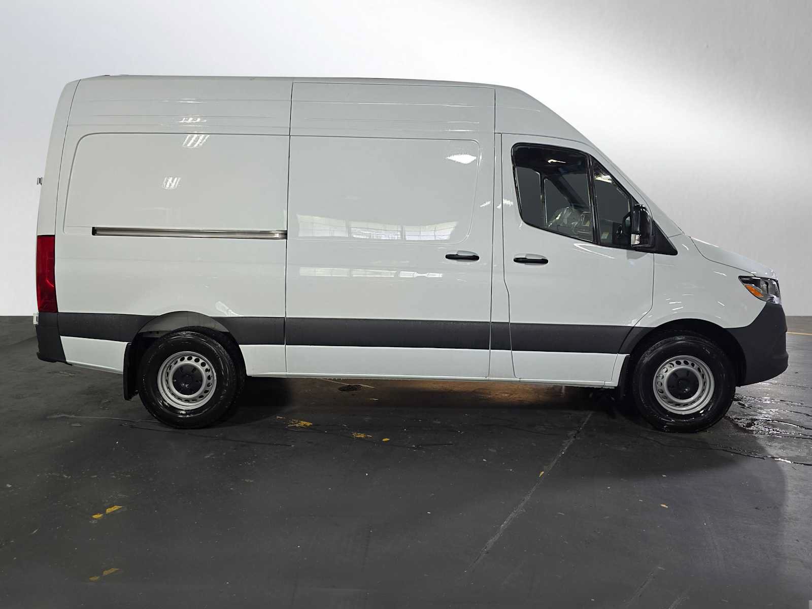 Used 2025 Mercedes-Benz Sprinter 2500 image 2