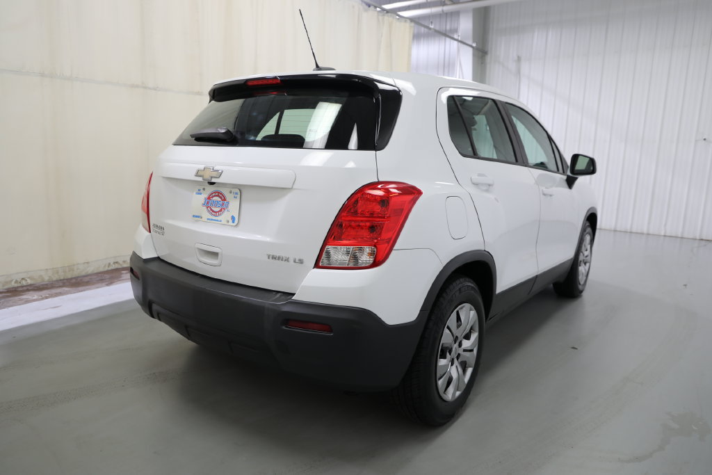 Used 2016 Chevrolet Trax LS w/ LPO, Cargo Package FWD image 4