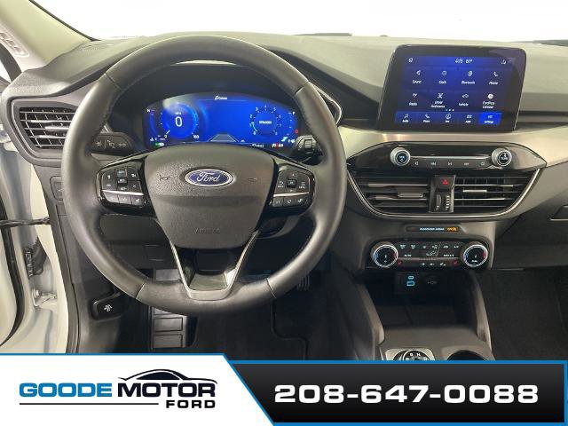 Certified 2022 Ford Escape Titanium w/ Class II Trailer Tow Package image 12