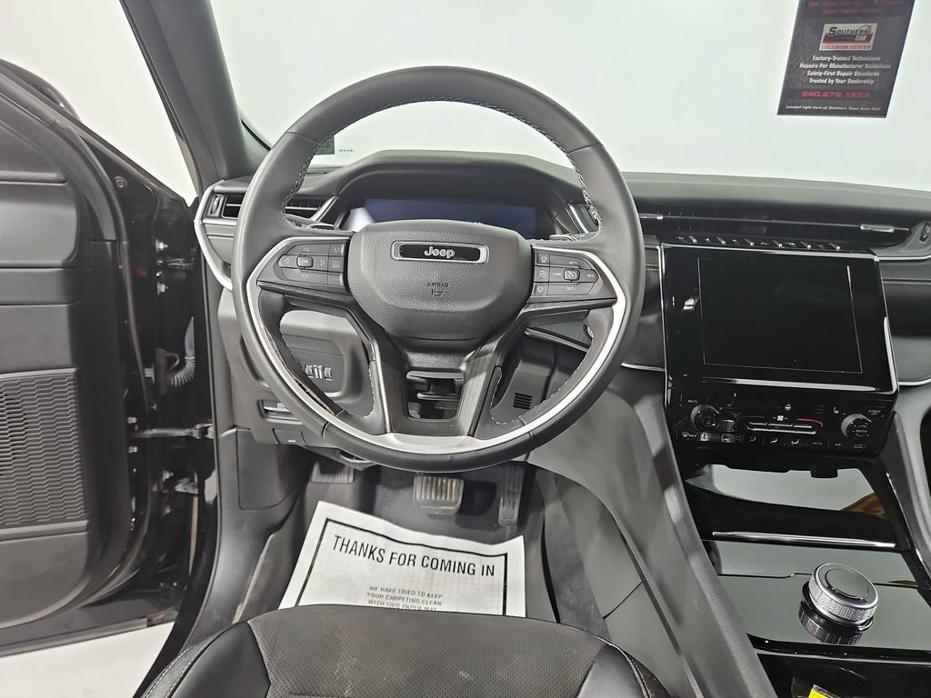 Used 2023 Jeep Grand Cherokee L Laredo AWD/4WD image 14