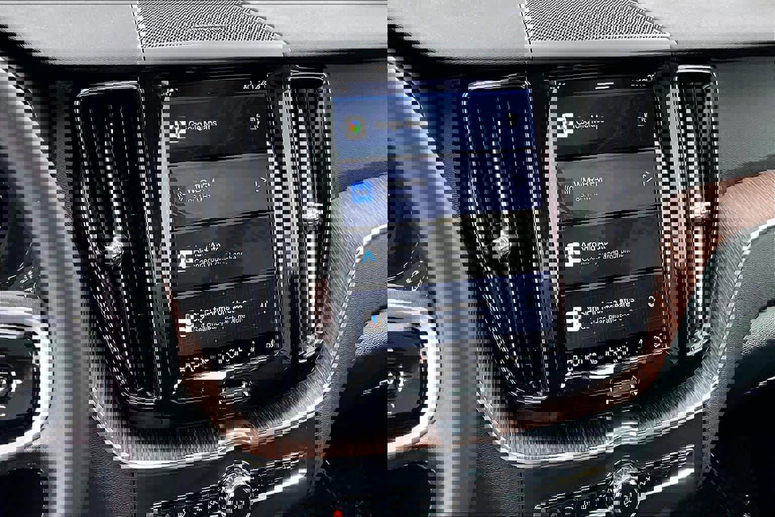 Certified 2023 Volvo XC60 B5 Plus w/ Climate Package image 7