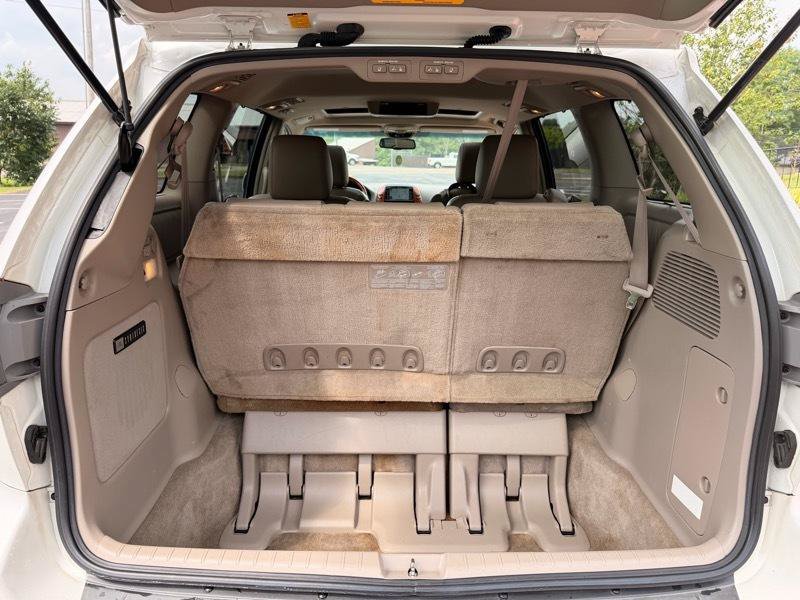 Used 2010 Toyota Sienna FWD image 21