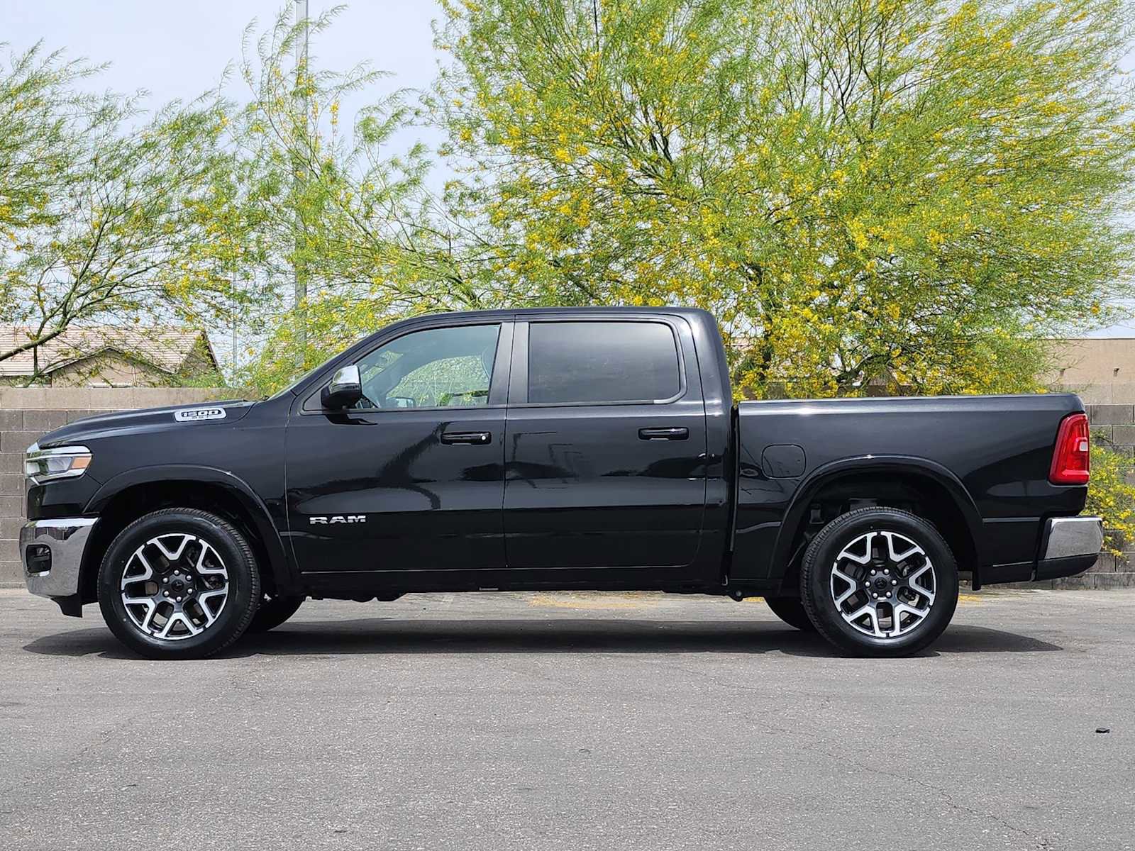 Used 2025 RAM 1500 Laramie image 6