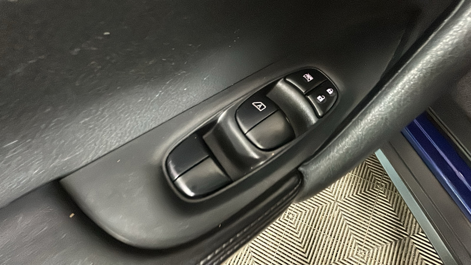 Used 2019 Nissan Rogue S FWD image 10