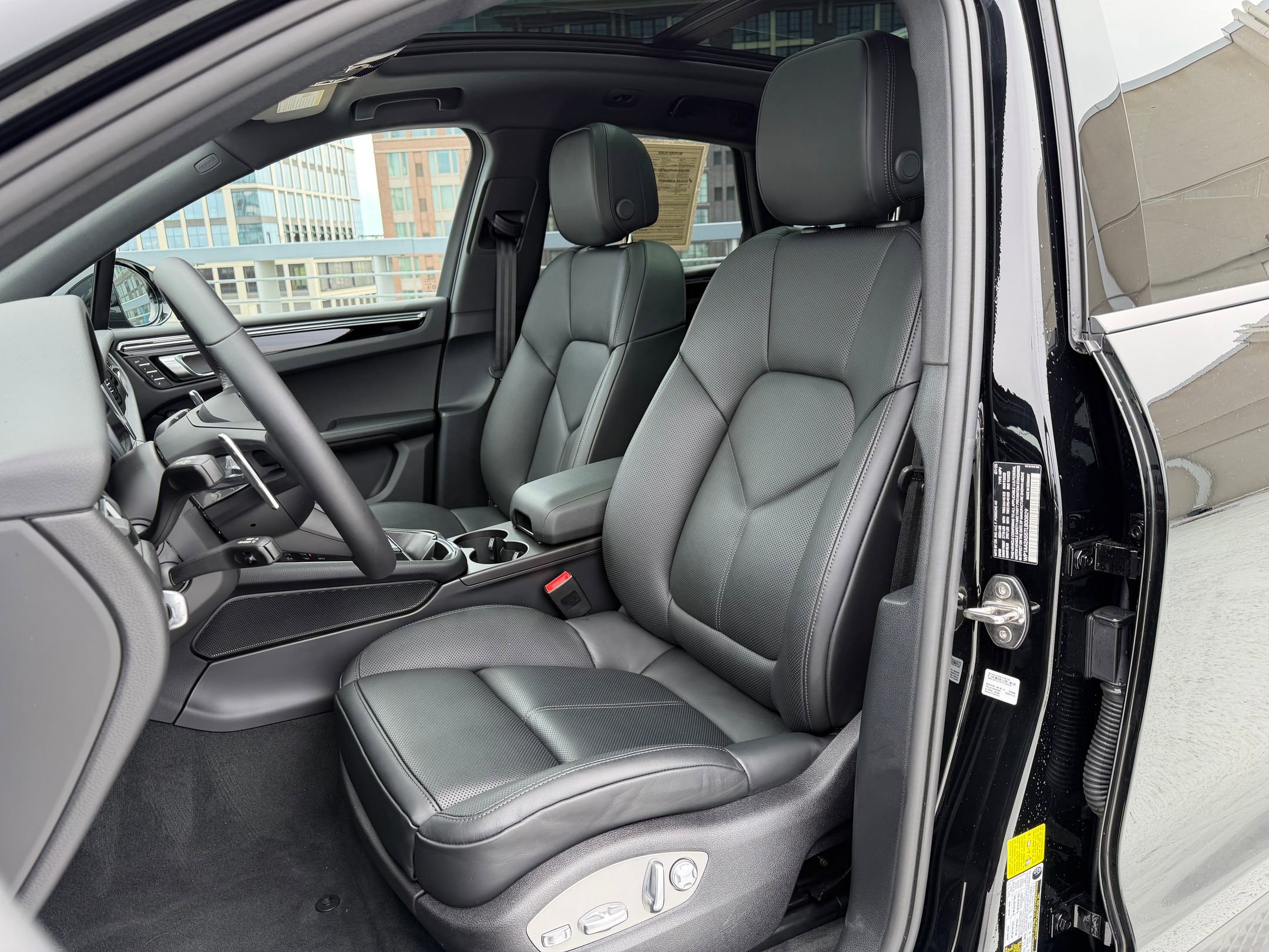 Certified 2026 Porsche Macan image 5