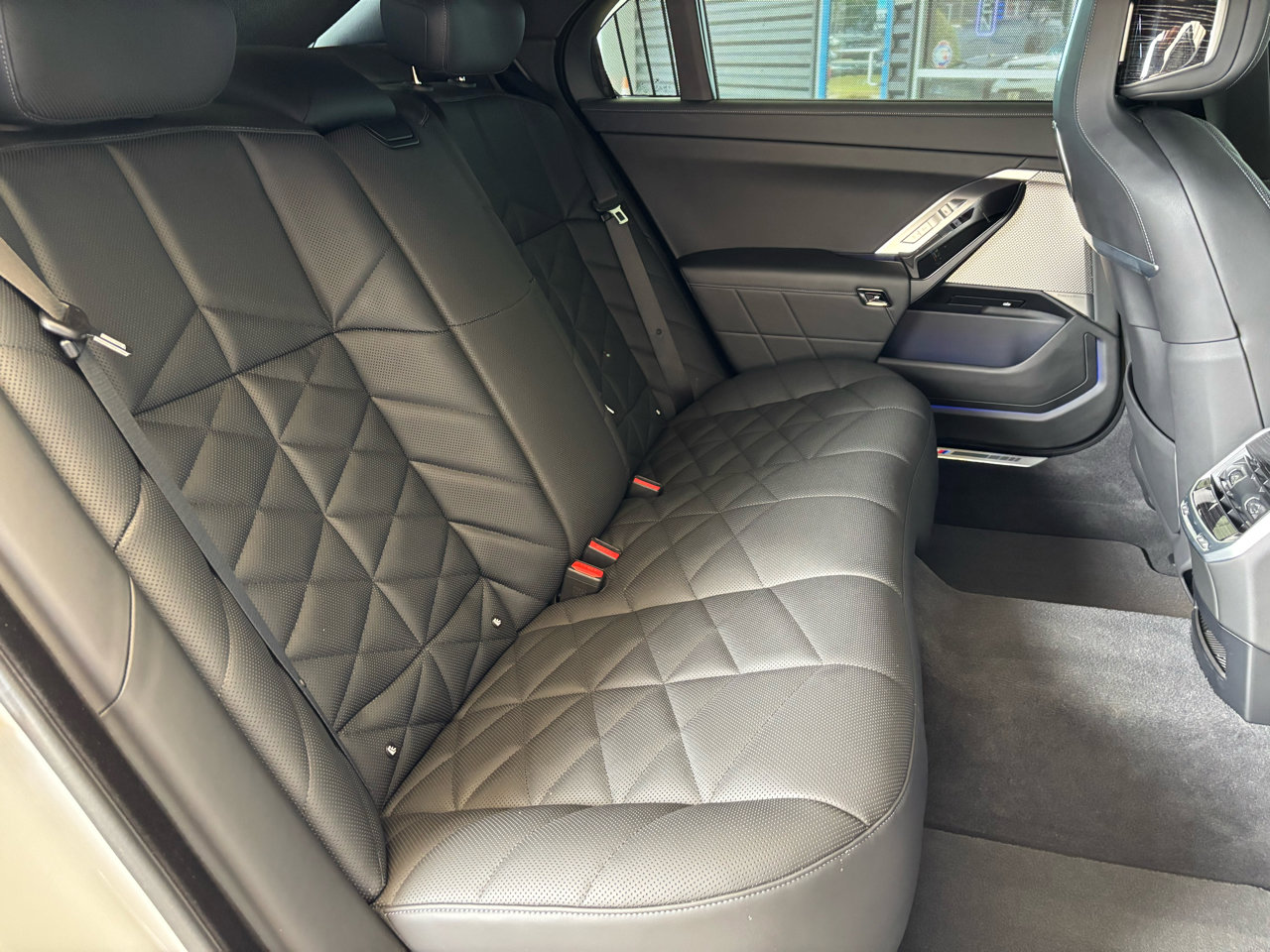 Used 2023 BMW 740i image 29