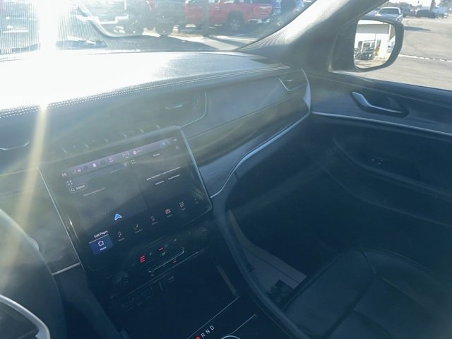 Used 2024 Jeep Grand Cherokee L Limited w/ Luxury Tech Group II image 25