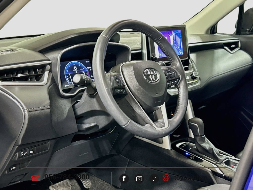 Used 2023 Toyota Corolla Cross XLE w/ Convenience Package FWD image 8