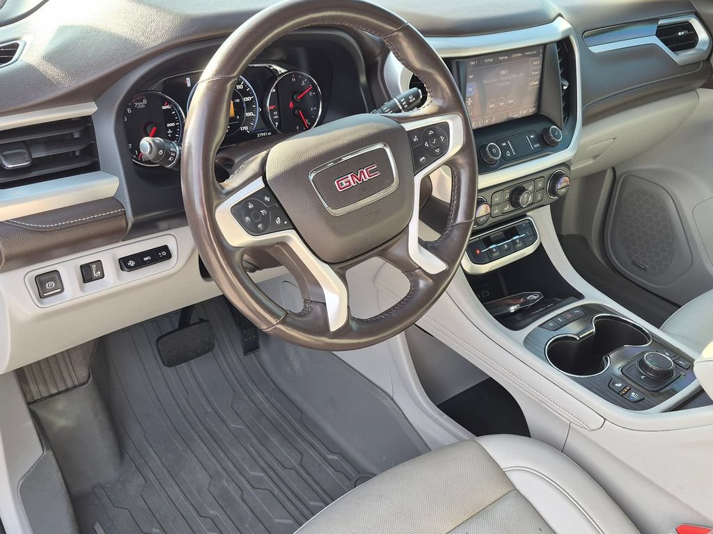 Used 2021 GMC Acadia SLT w/ Technology Package FWD image 10