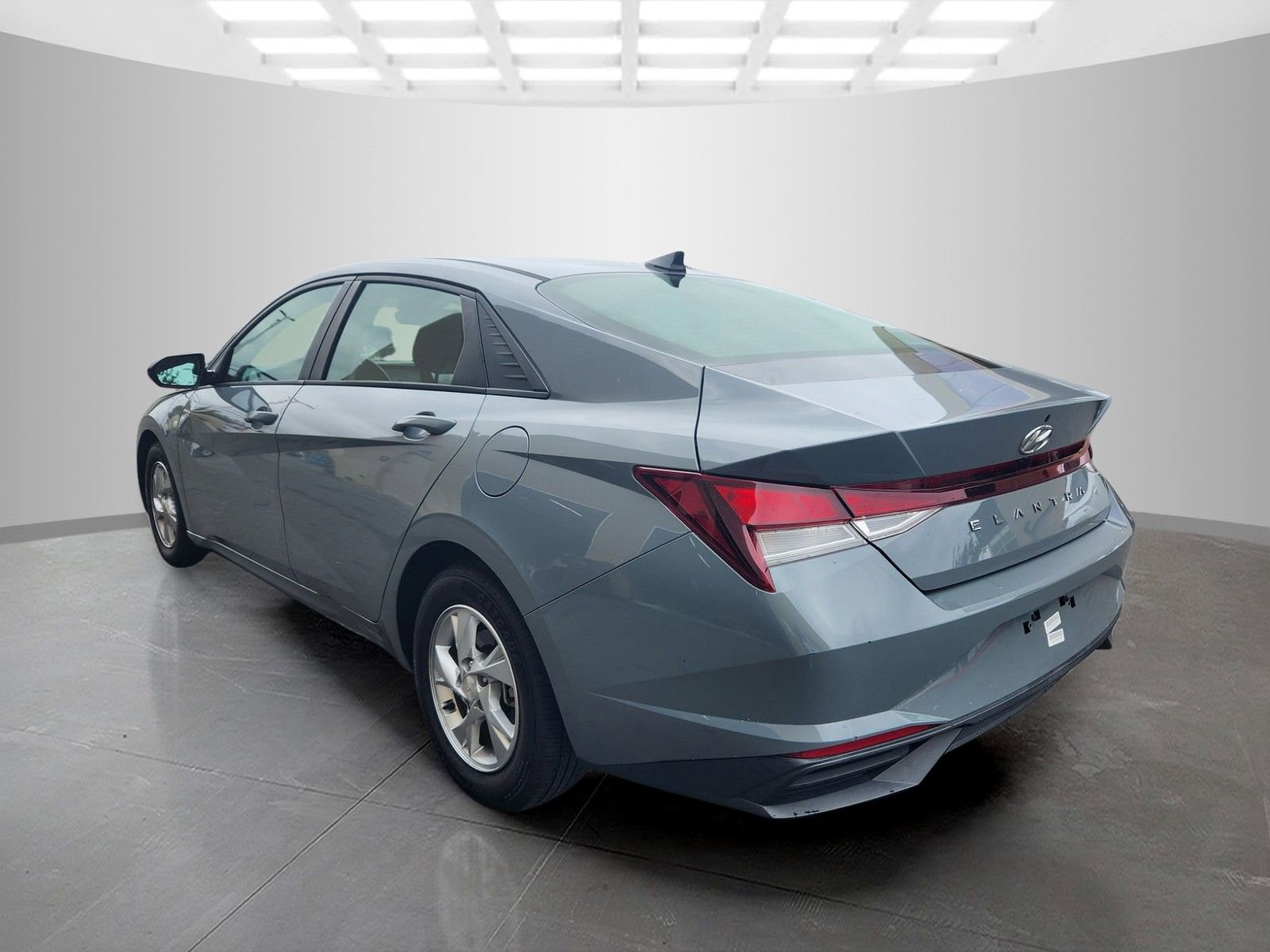 Used 2021 Hyundai Elantra SE FWD image 5