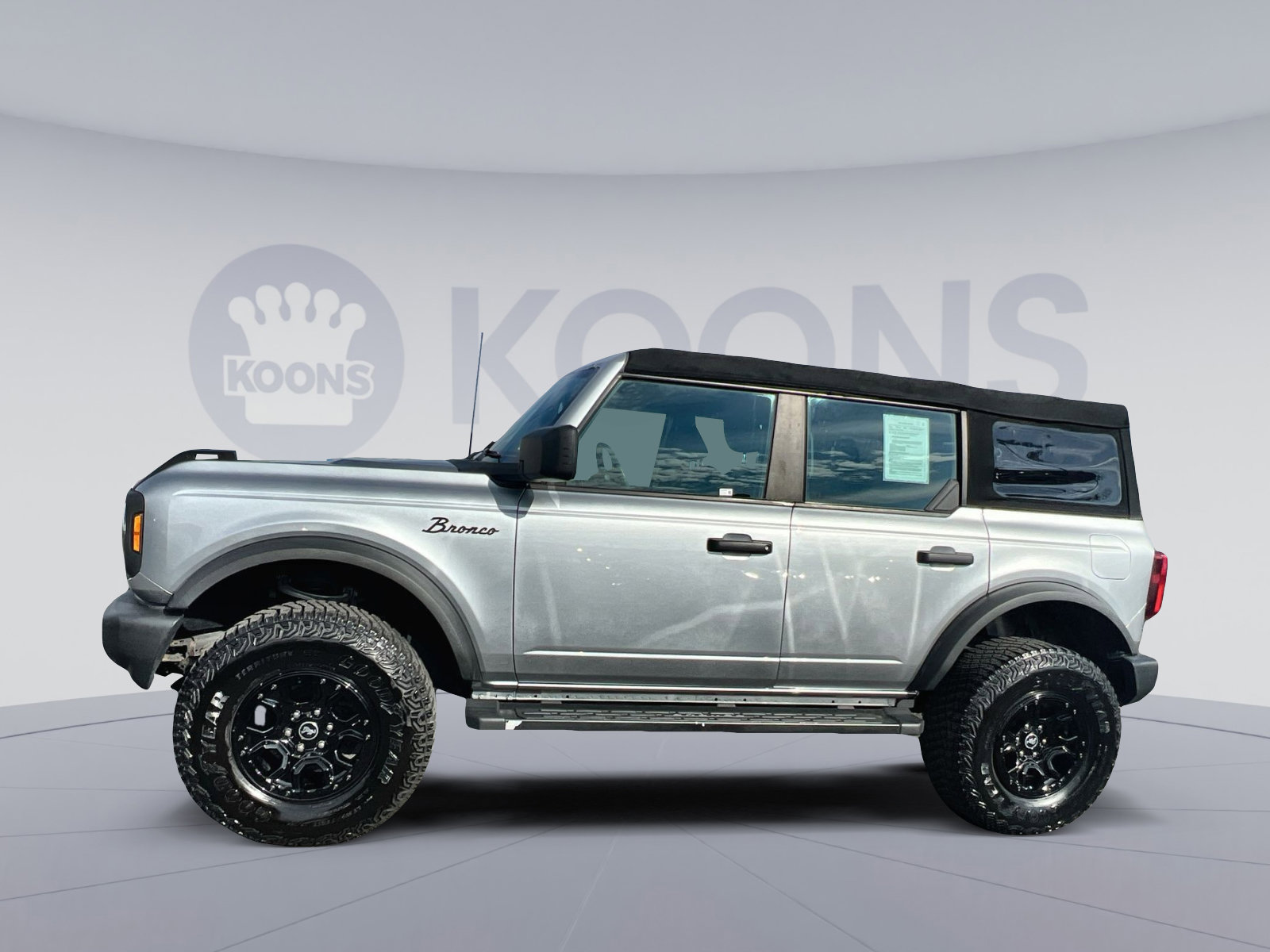 Used 2022 Ford Bronco 4-Door image 2