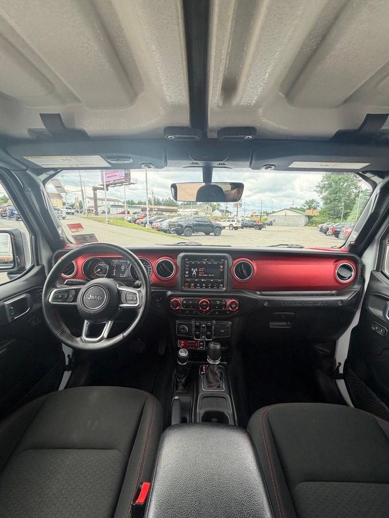 Used 2022 Jeep Wrangler Unlimited Rubicon w/ Cold Weather Group AWD/4WD image 14