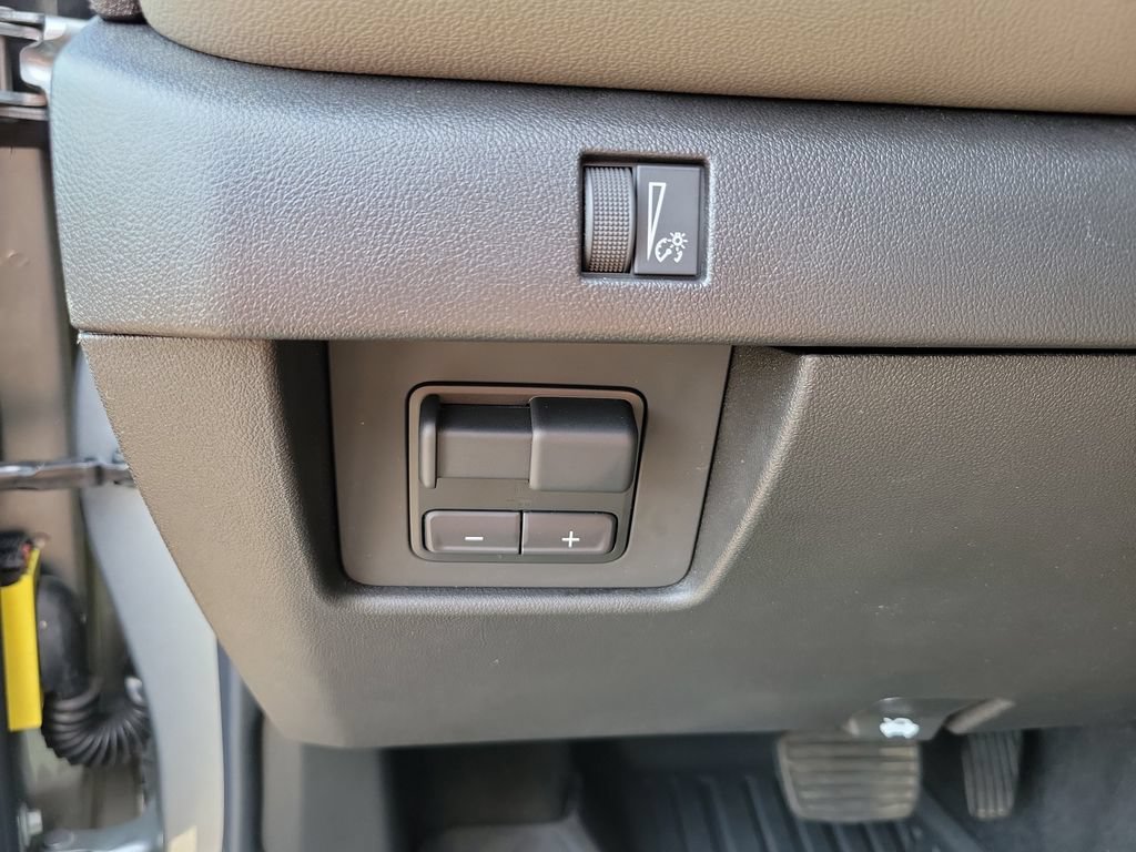 Used 2025 Chevrolet Colorado ZR2 w/ Technology Package AWD/4WD image 16
