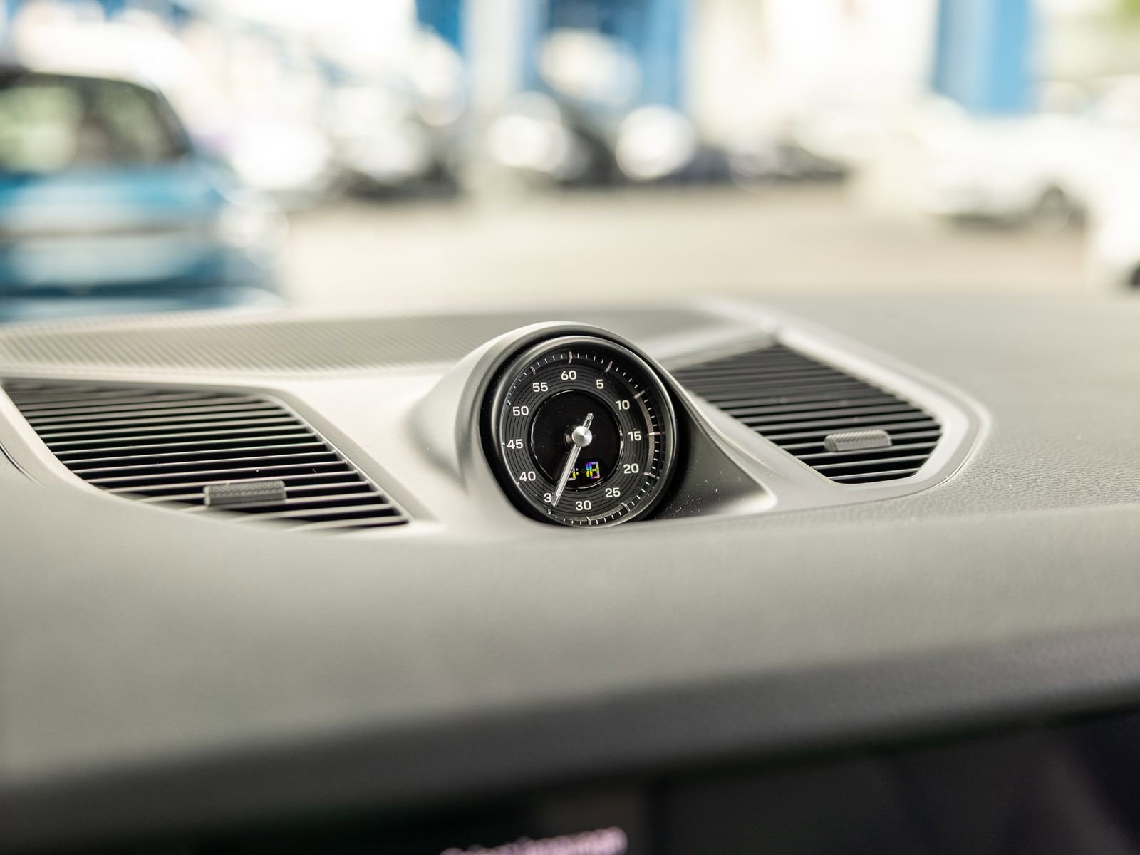 Certified 2025 Porsche Cayenne Coupe image 35