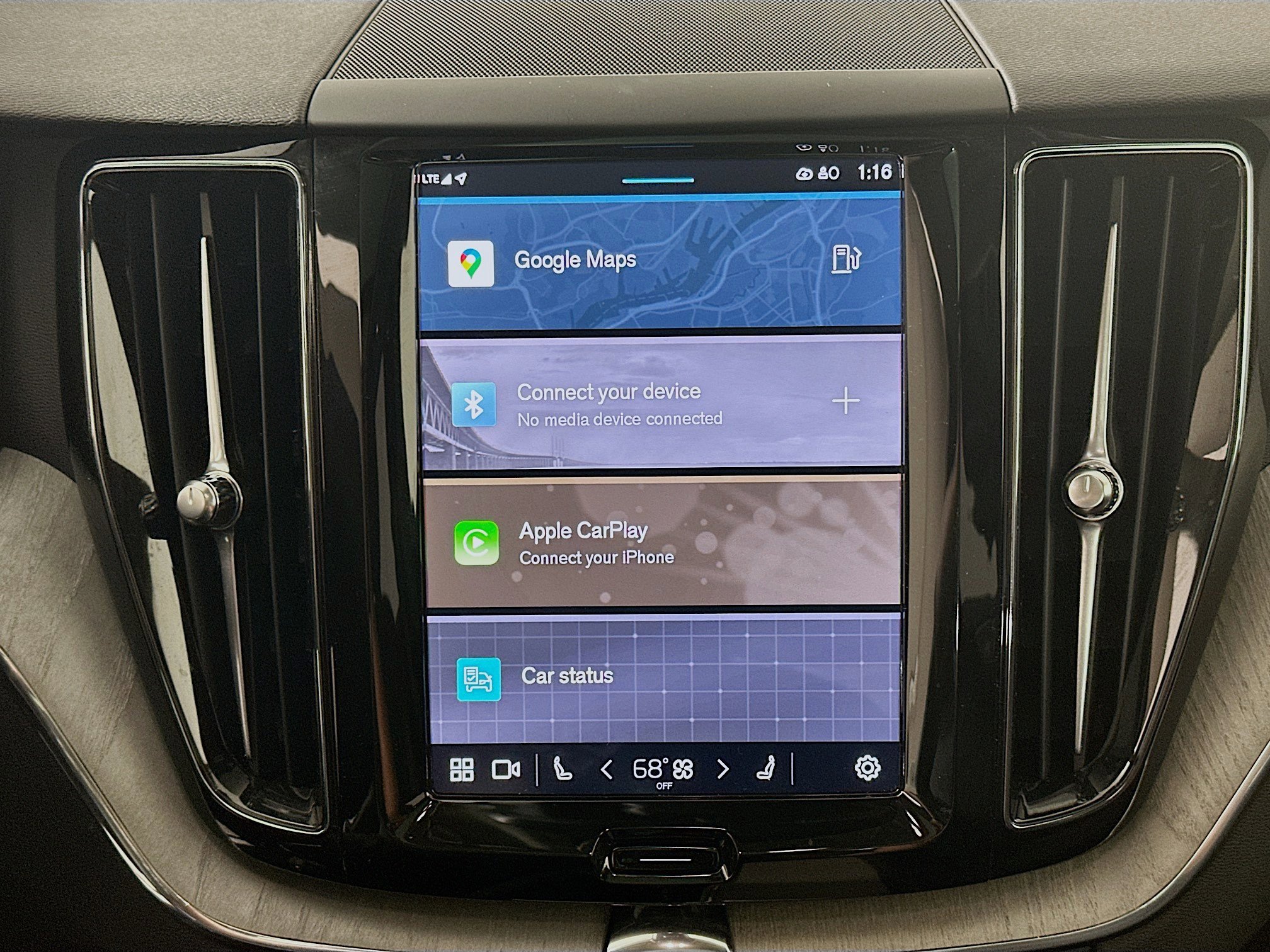 Used 2025 Volvo XC60 B5 Plus image 21