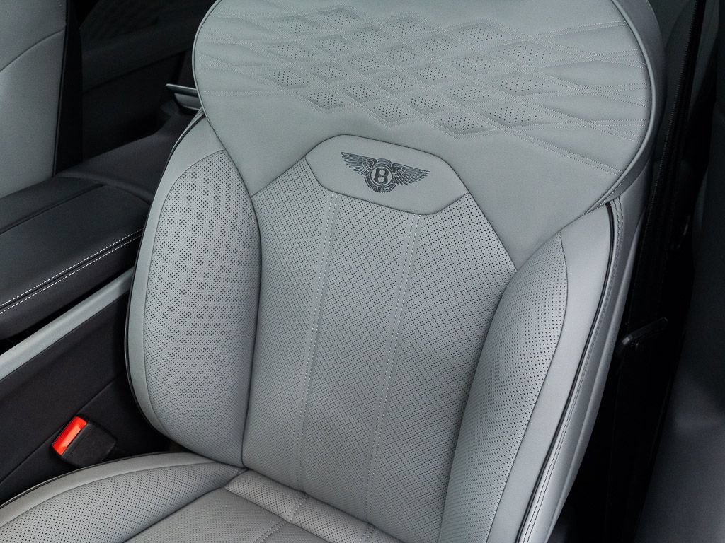 New 2026 Bentley Bentayga Extended Wheelbase AWD/4WD image 18