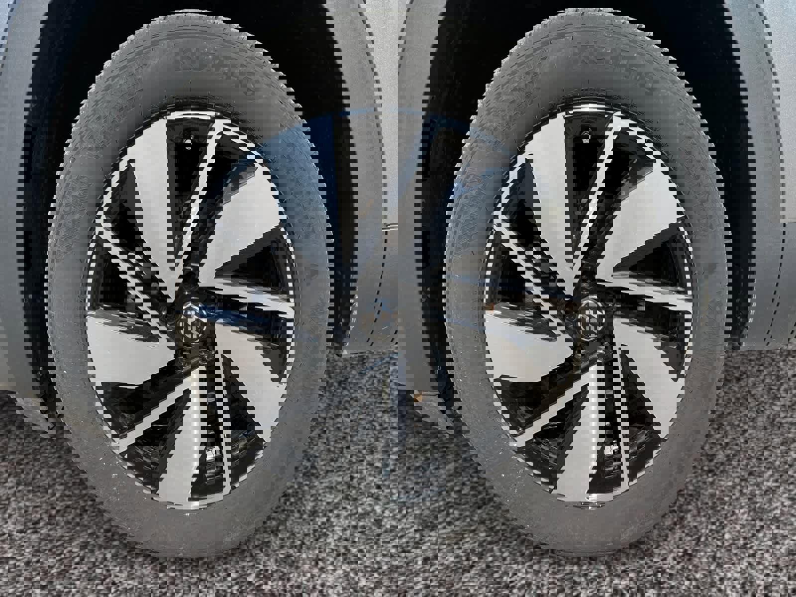 Used 2025 Volkswagen Atlas SE AWD/4WD image 9