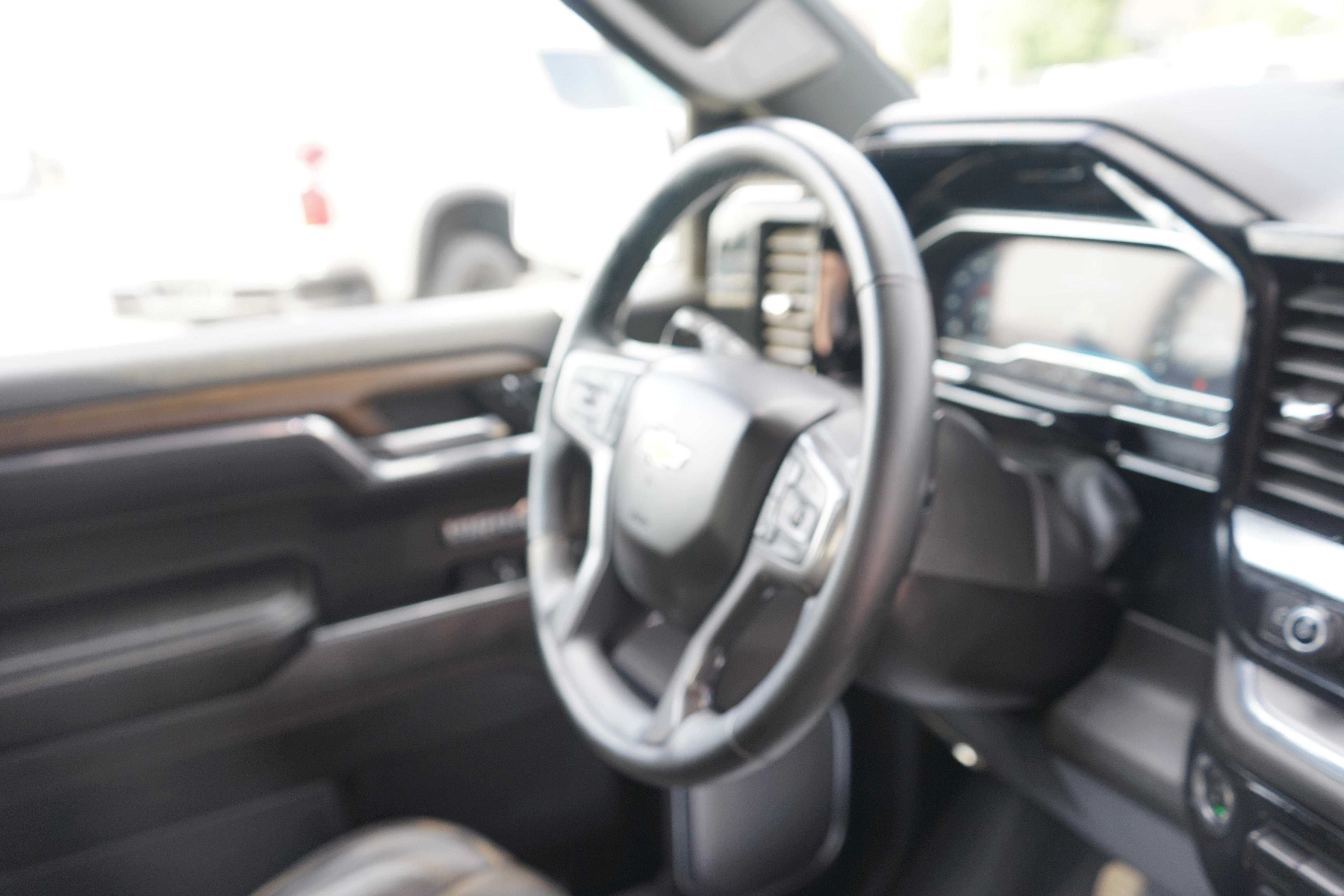 Used 2024 Chevrolet Silverado 1500 High Country w/ Technology Package AWD/4WD image 25