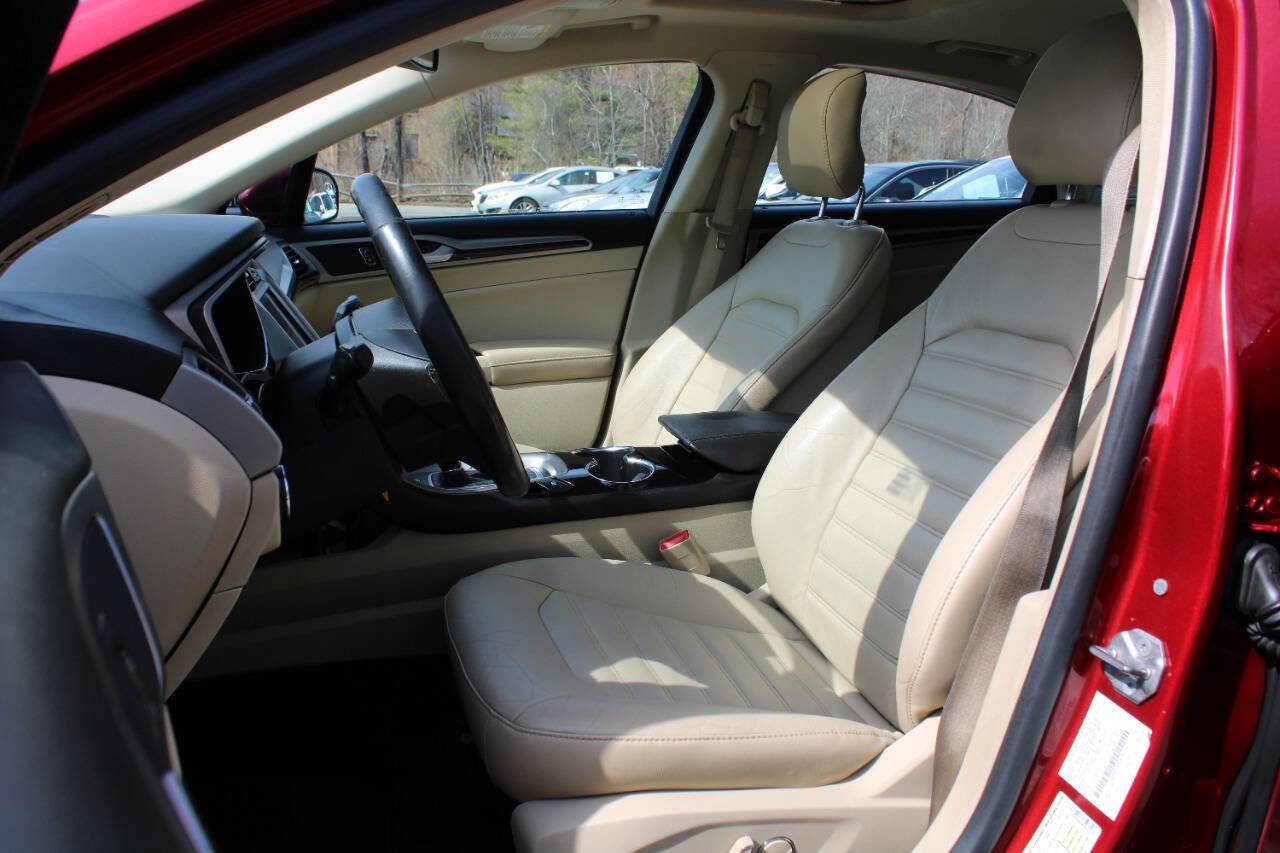 Used 2014 Ford Fusion SE w/ Equipment Group 202A image 24