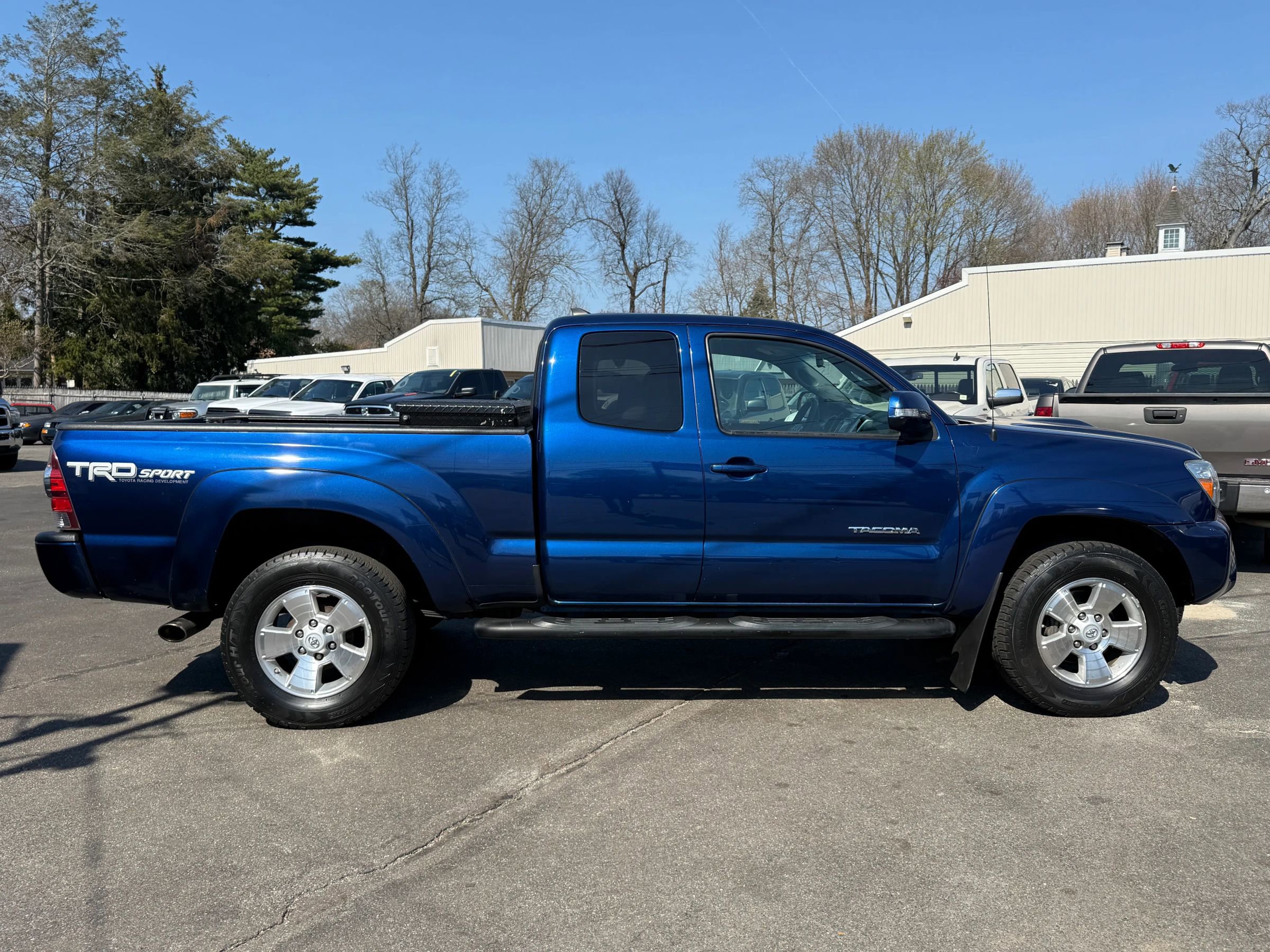 Used 2015 Toyota Tacoma 4x4 Access Cab V6 w/ TRD Sport Package image 8