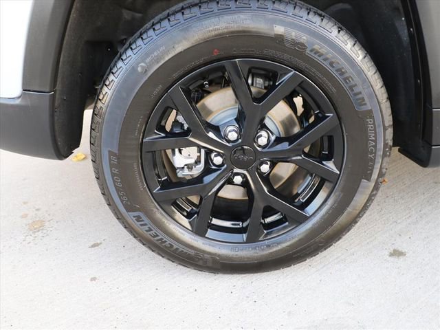 Used 2025 Jeep Grand Cherokee Altitude w/ Trailer Tow Package image 12