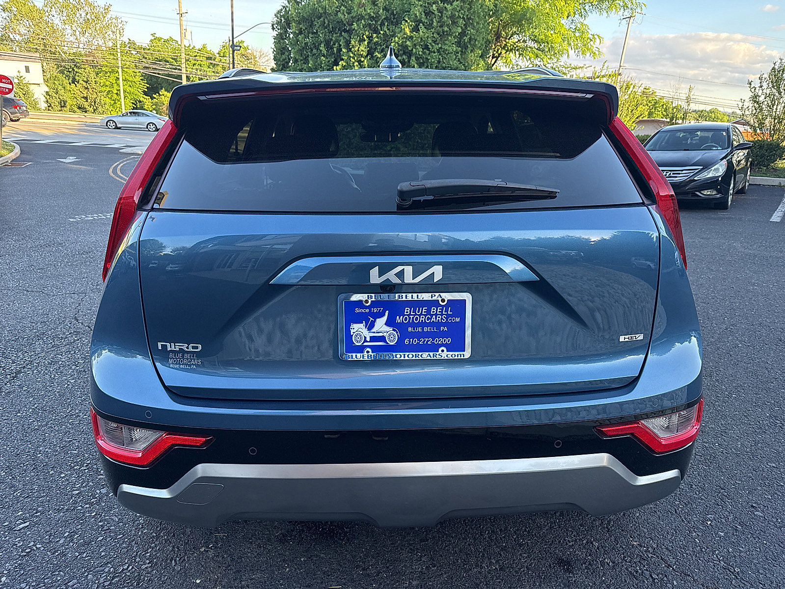 Used 2023 Kia Niro EX Touring FWD image 9