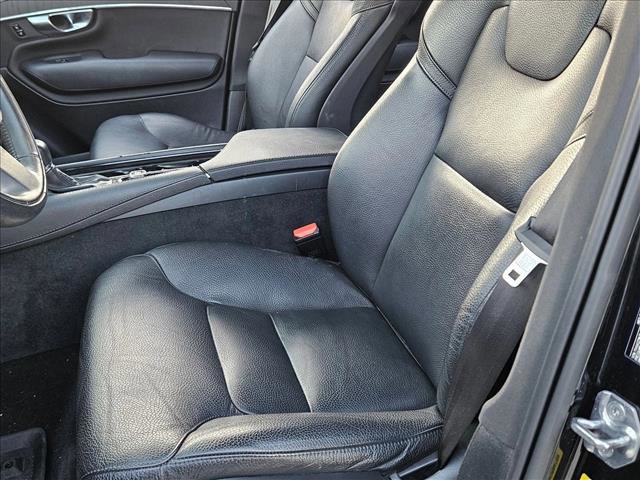 Used 2020 Volvo XC90 T6 Momentum w/ Protection Package Premier image 15