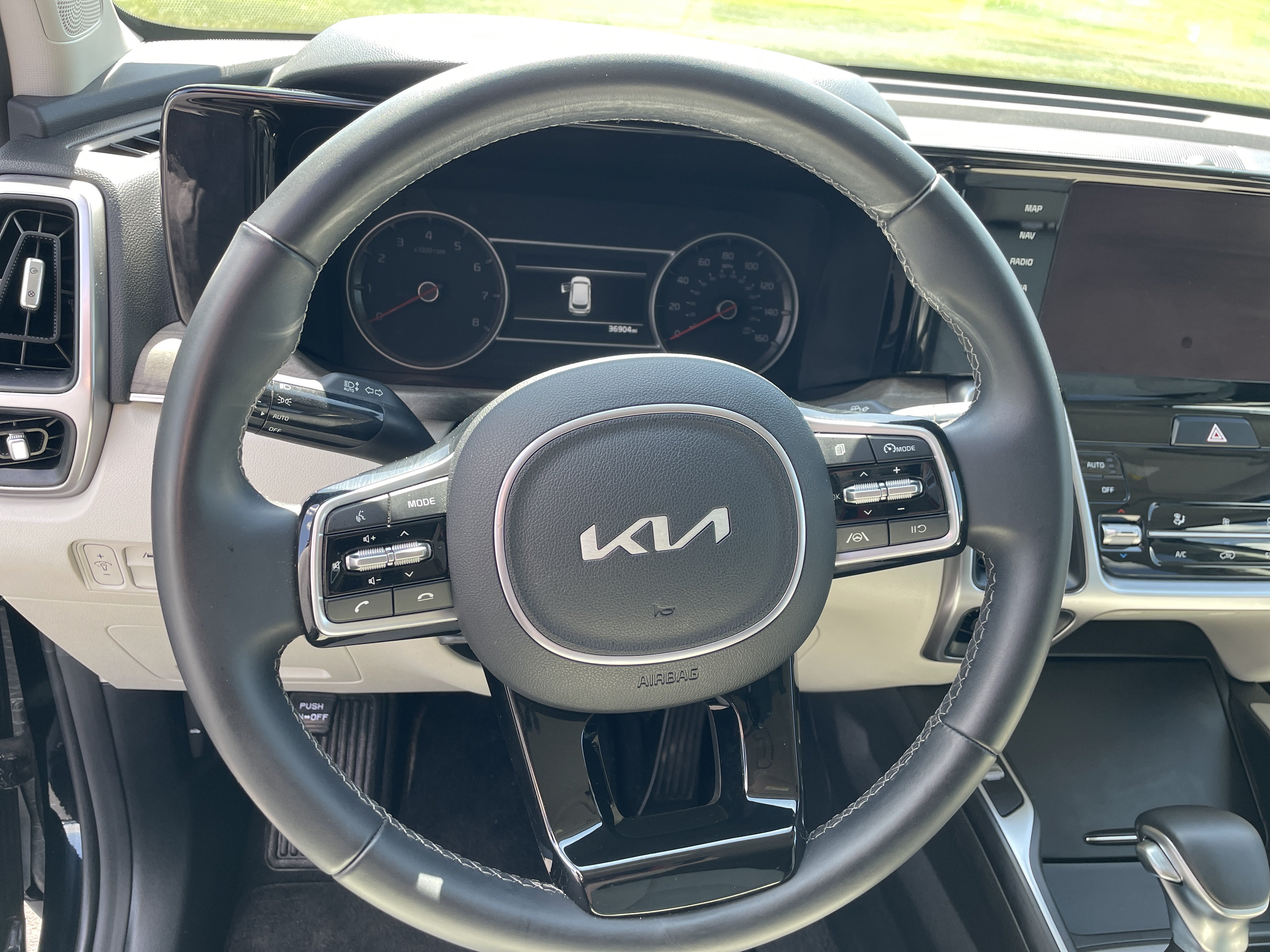 Used 2023 Kia Sorento S w/ Panoramic Sunroof Package AWD/4WD image 9
