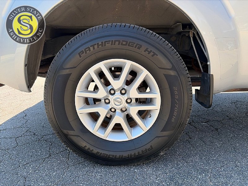 Used 2015 Nissan Frontier SV AWD/4WD image 9