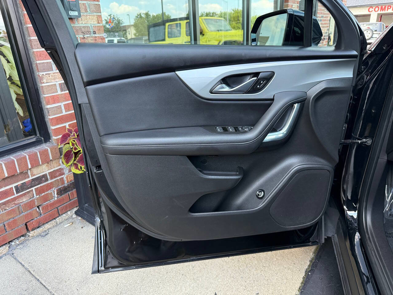 Used 2019 Chevrolet Blazer LT image 18