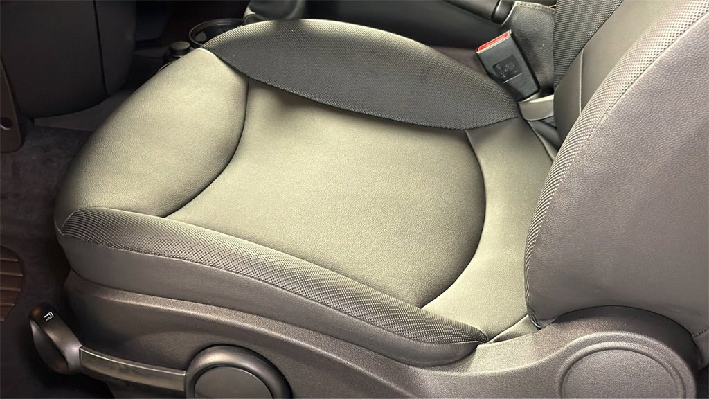 Used 2011 MINI Cooper Hardtop image 18