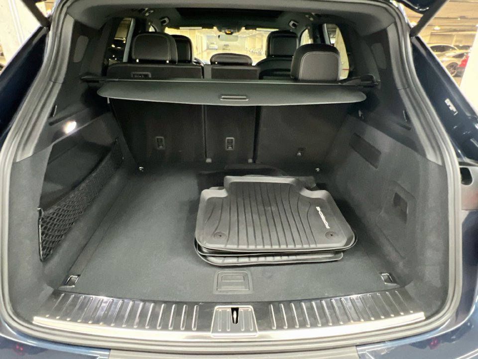 Certified 2026 Porsche Cayenne AWD/4WD image 28