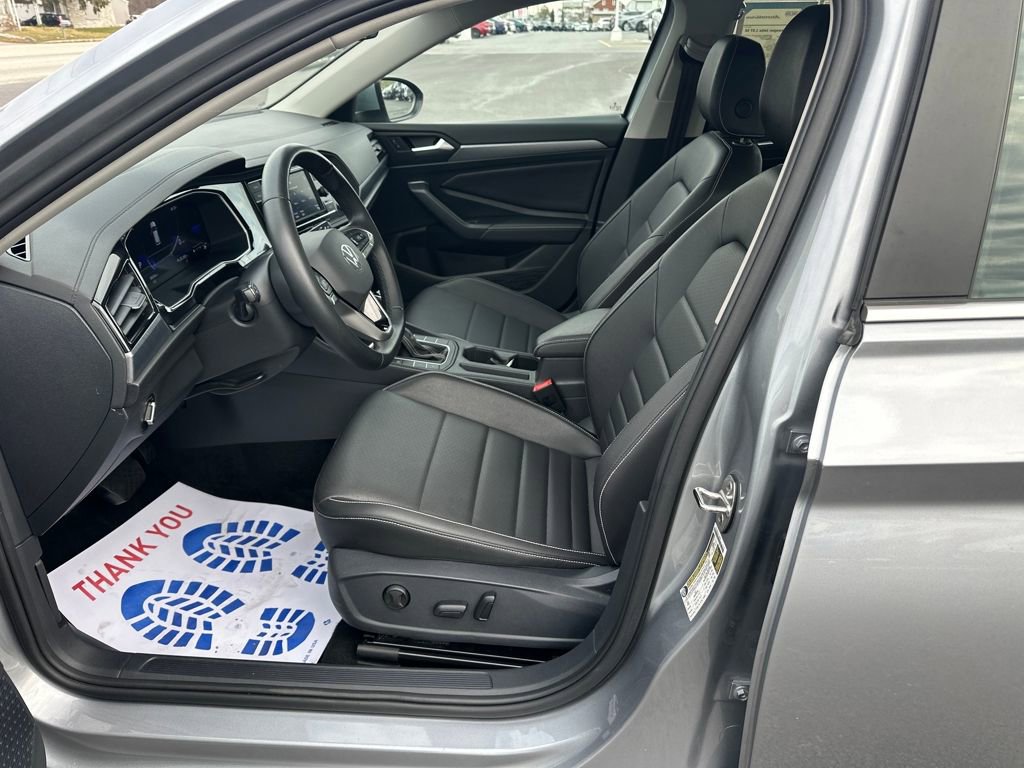Used 2024 Volkswagen Jetta SE image 10