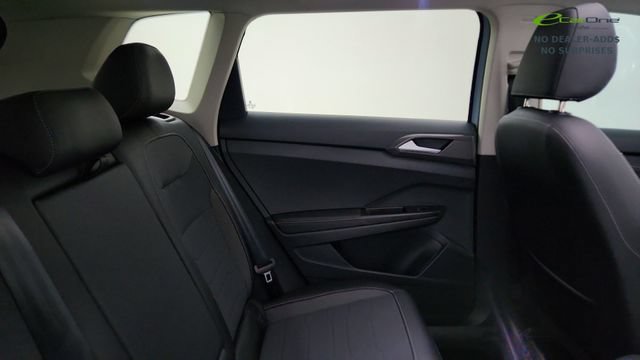 Used 2025 Volkswagen Taos SE AWD/4WD image 27