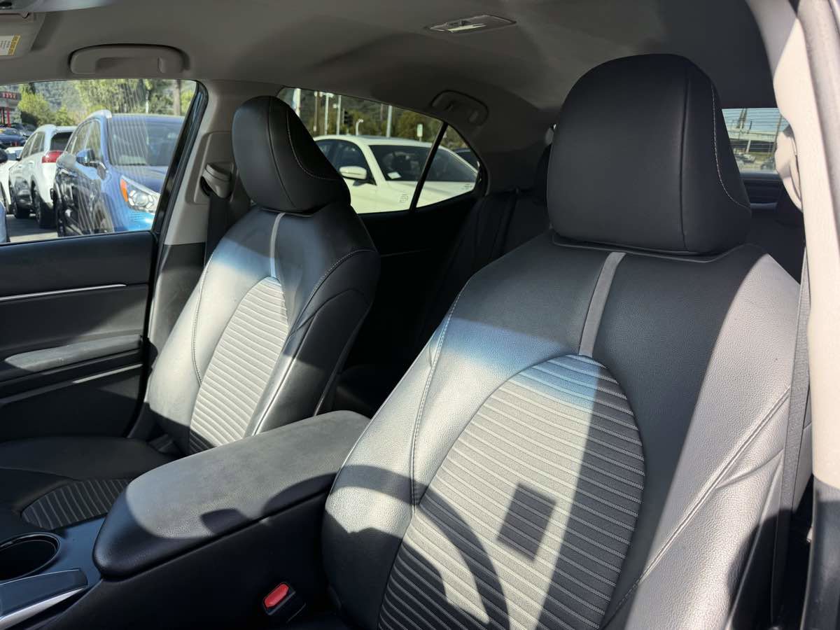 Used 2019 Toyota Camry SE FWD image 16