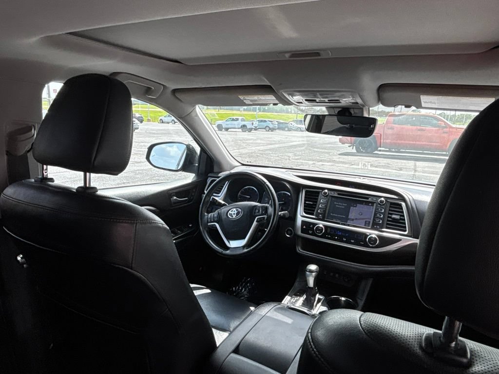 Used 2019 Toyota Highlander Limited FWD image 30